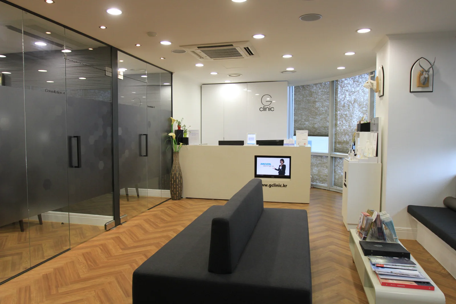 G Clinic reception and seating area, Gangnam, Seoul